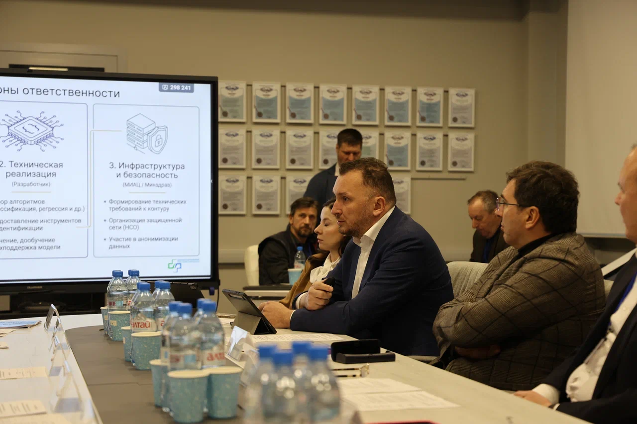 В Новосибирском государственном университете прошла рабочая встреча представителей администрации Новосибирской области и Исследовательского центра в сфере искусственного интеллекта НГУ